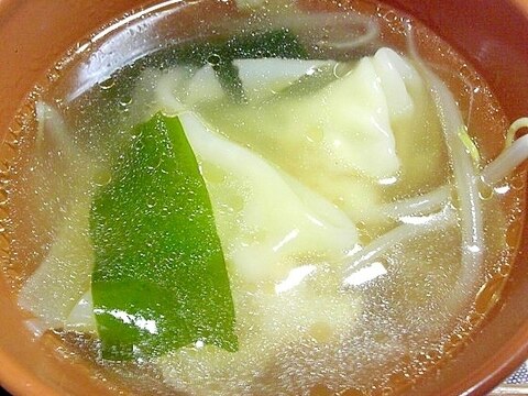 もやしとワカメの中華ワンタンスープ